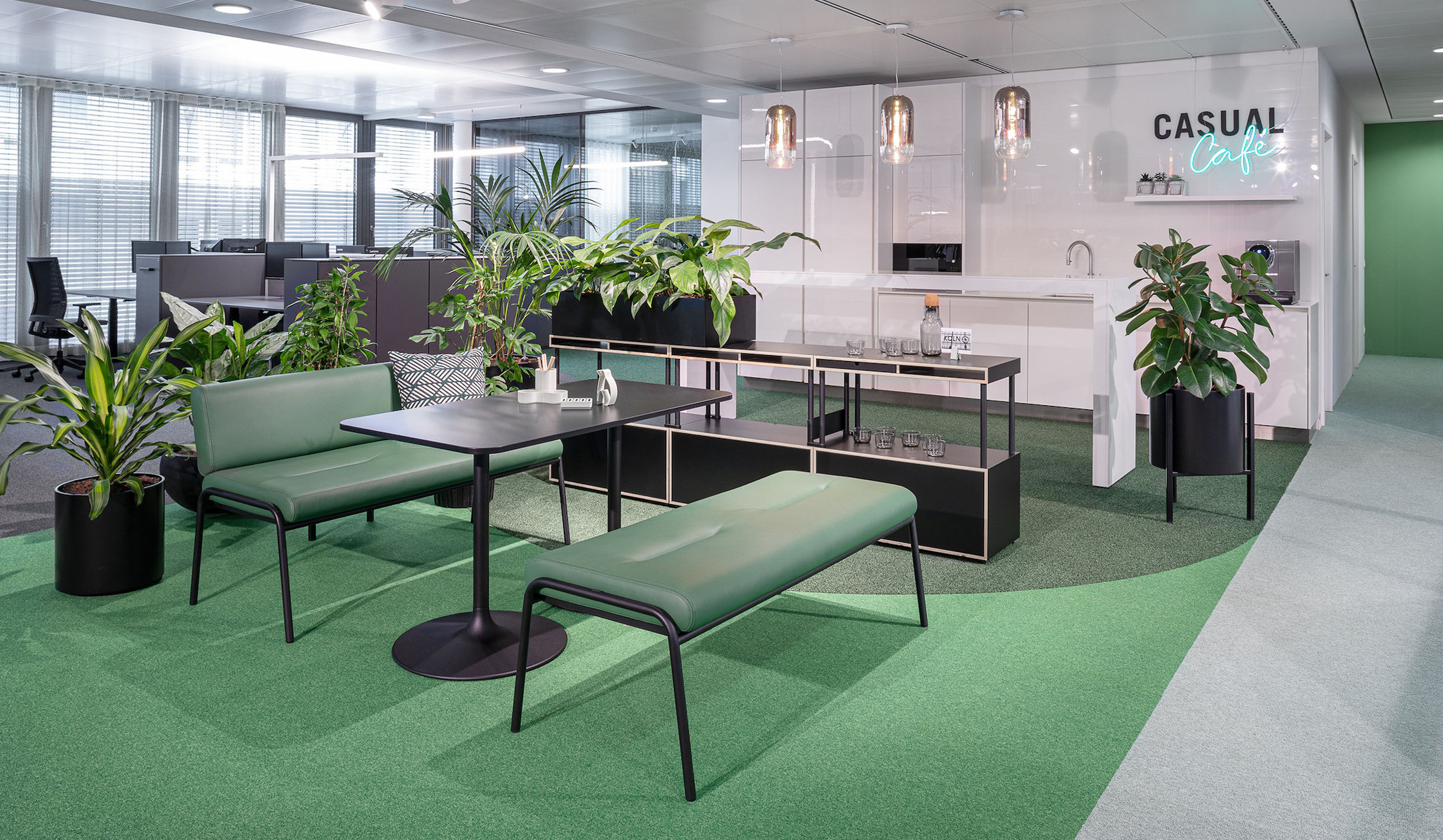 Bene-CASUAL-Table-Low-Besprechungstisch-in-Sitzhohe-mit-individuell-konfigurierbarer-Plattenform