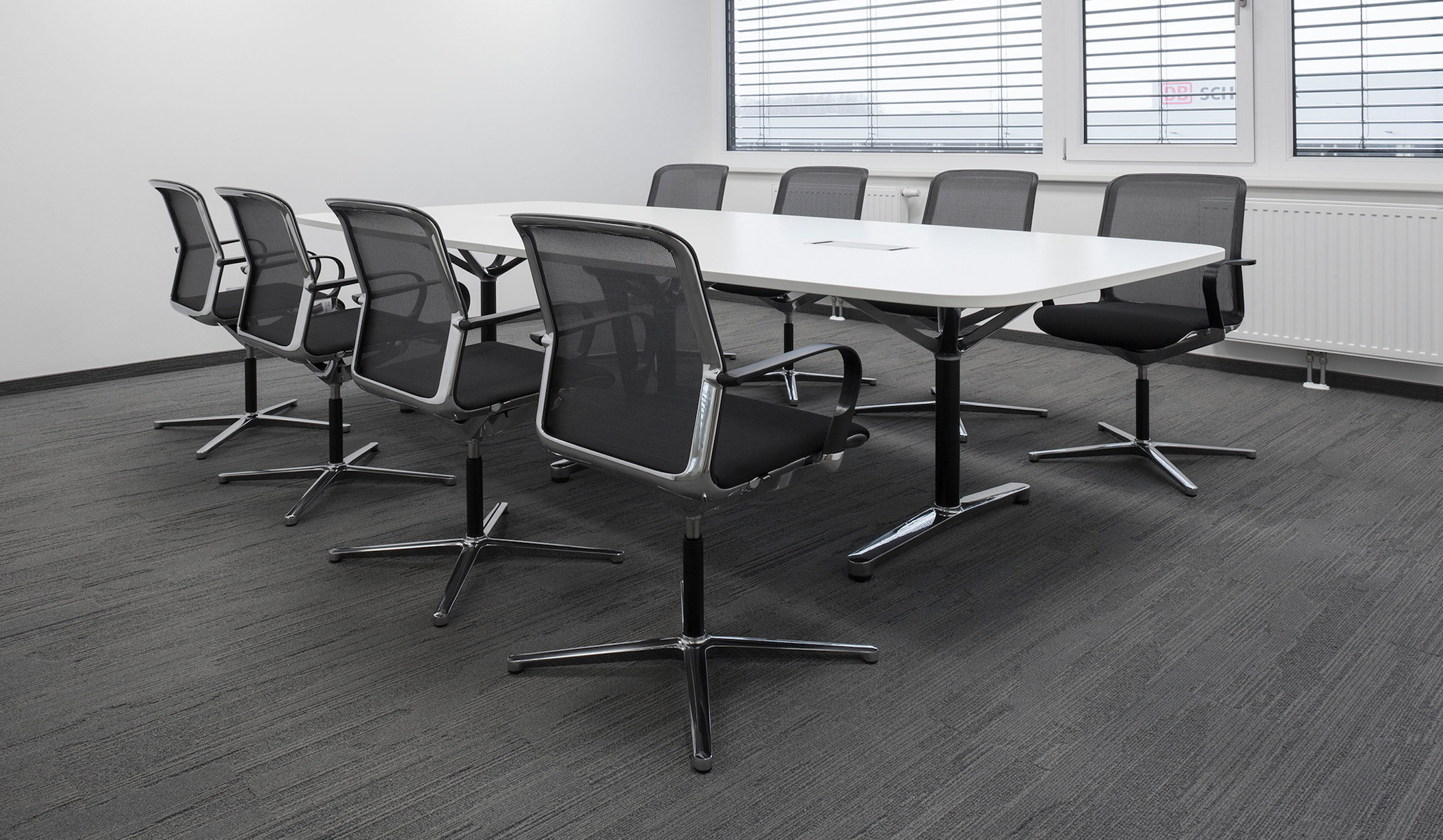 Bene-FILO-Table-ovaler-Besprechungstisch-mit-einteiliger-Tischplatte-fur-den-schnellen-Austausch