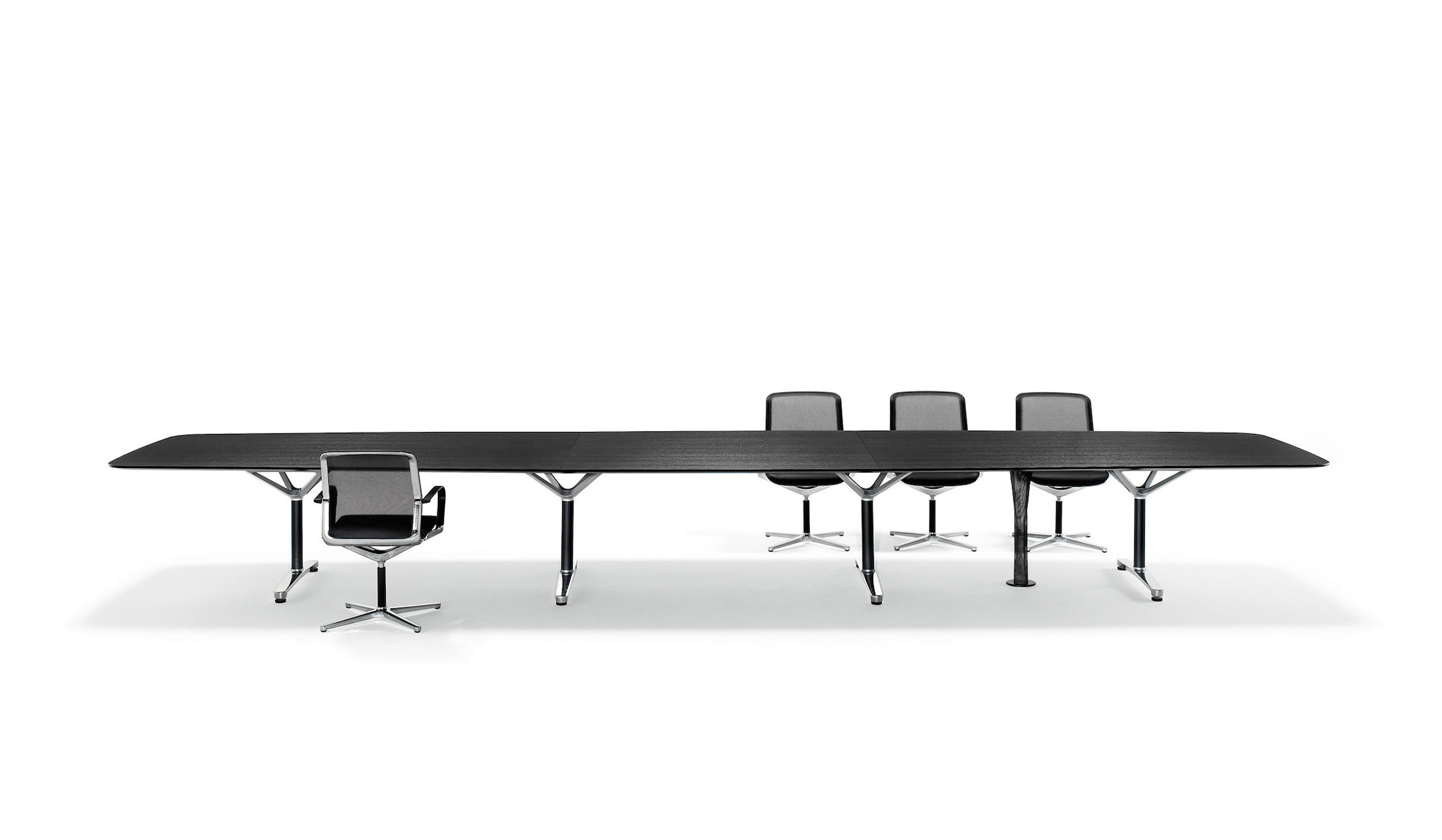 Bene-FILO-Table-ovaler-Besprechungstisch-mit-dreiteiliger-Tischplatte-fur-reprasentative-Entscheidungsgremien