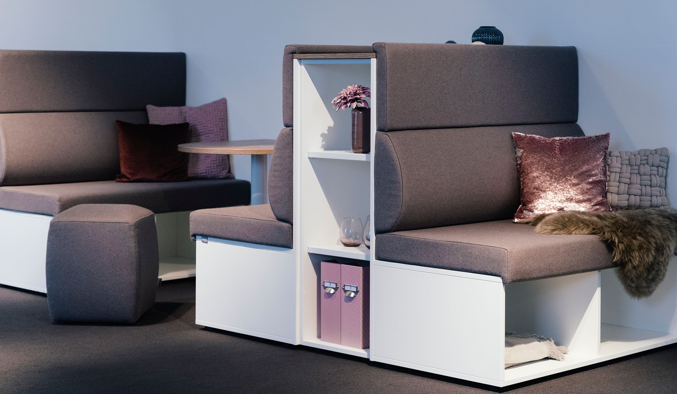 ASSMANN-Syneo-Part-Diner-Loungemobel-mit-Schallschutz-und-hohen-Ruckenelementen-fur-Open-Offices