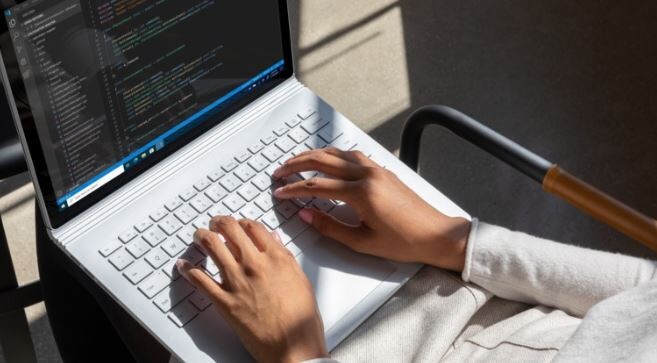Microsoft Surface Book 3 15'' Intel i7 / 16 GB RAM / 256 GB Microsoft Surface Book 3 15'' Intel i7 / 16 GB RAM / 256 GB