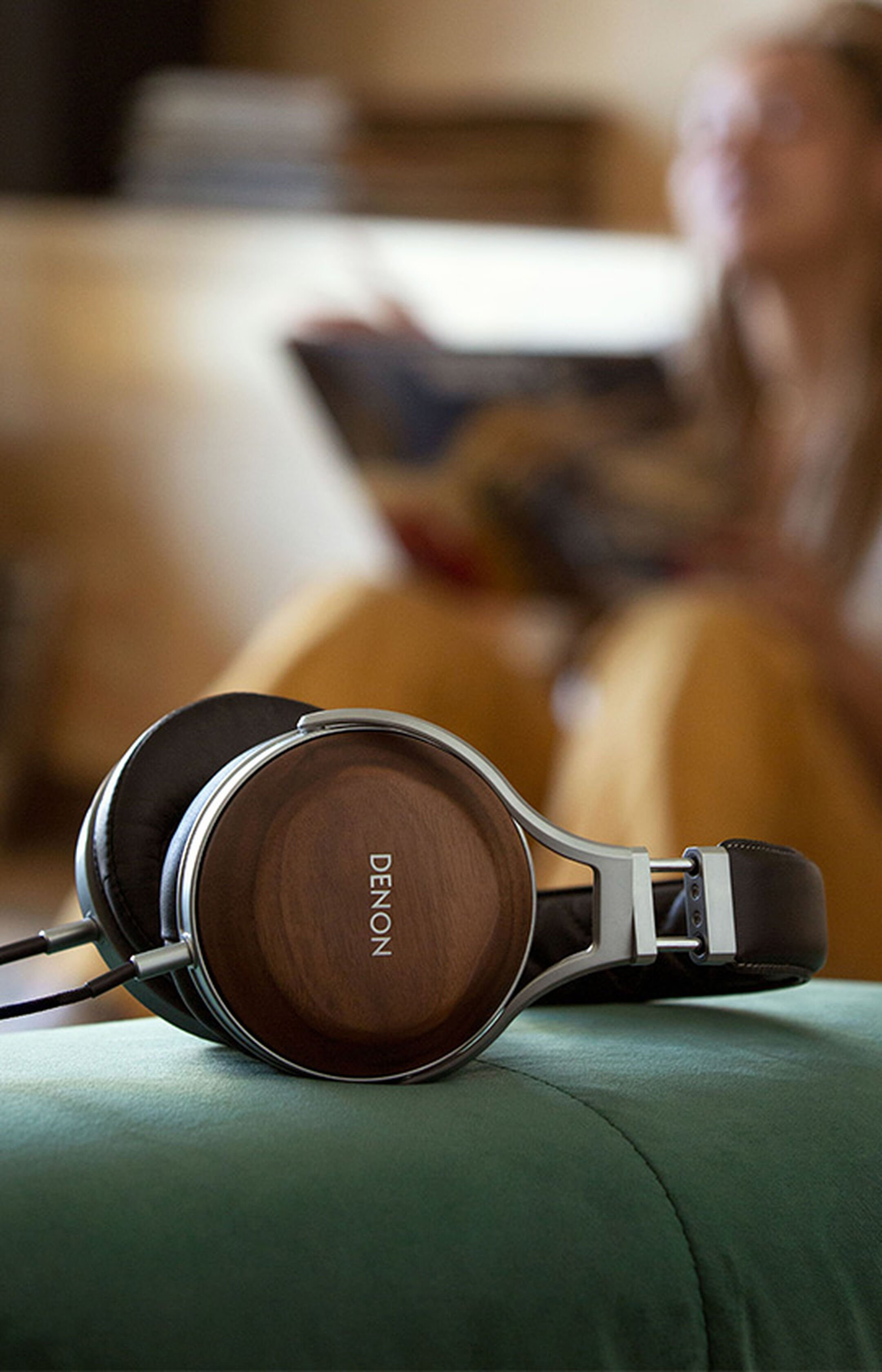 Denon-AH-D7200-Premium-Over-Ear-Kopfhorer-aus-Walnussholz