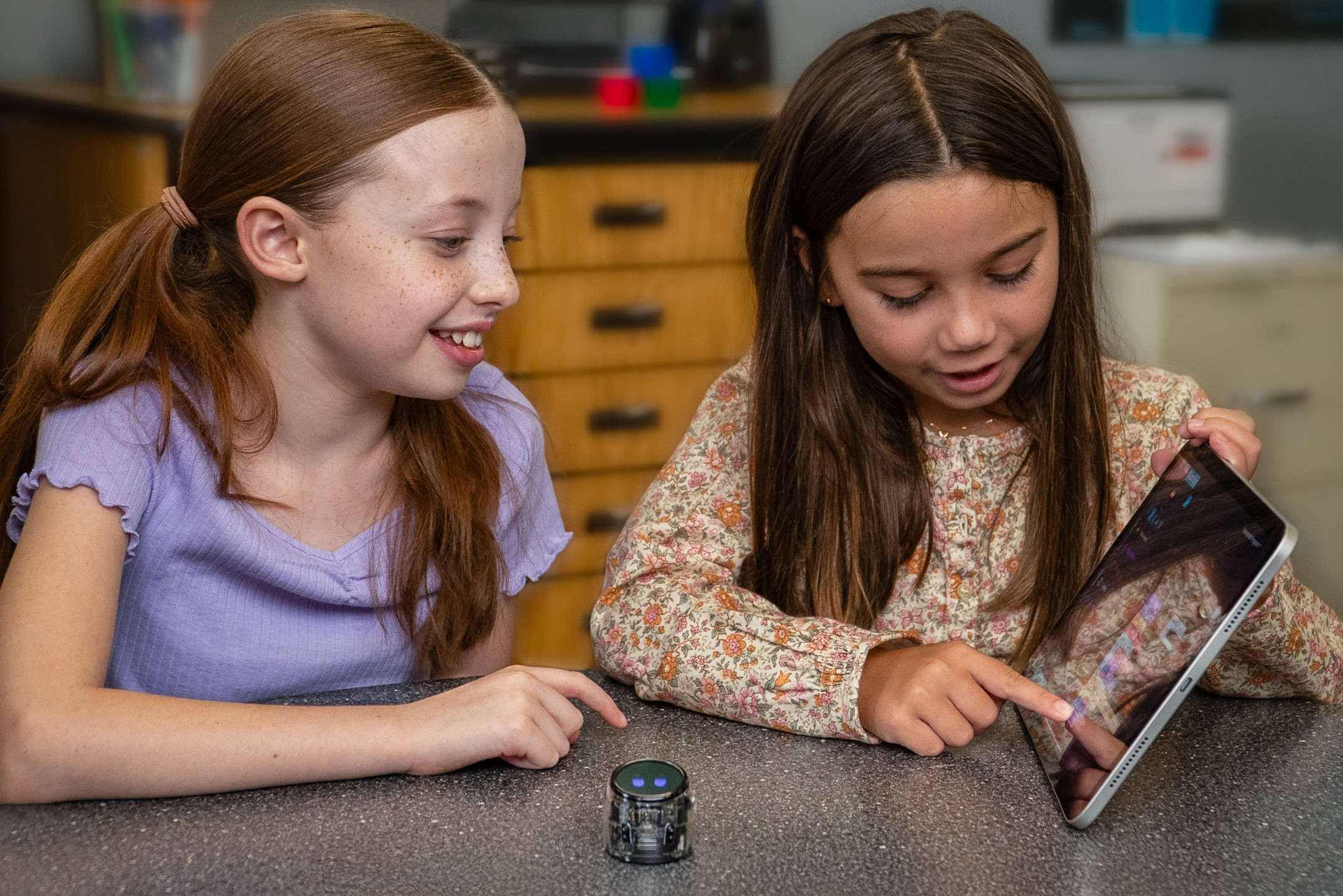 ozobot-ari-entry-kit-mit-einem-roboter