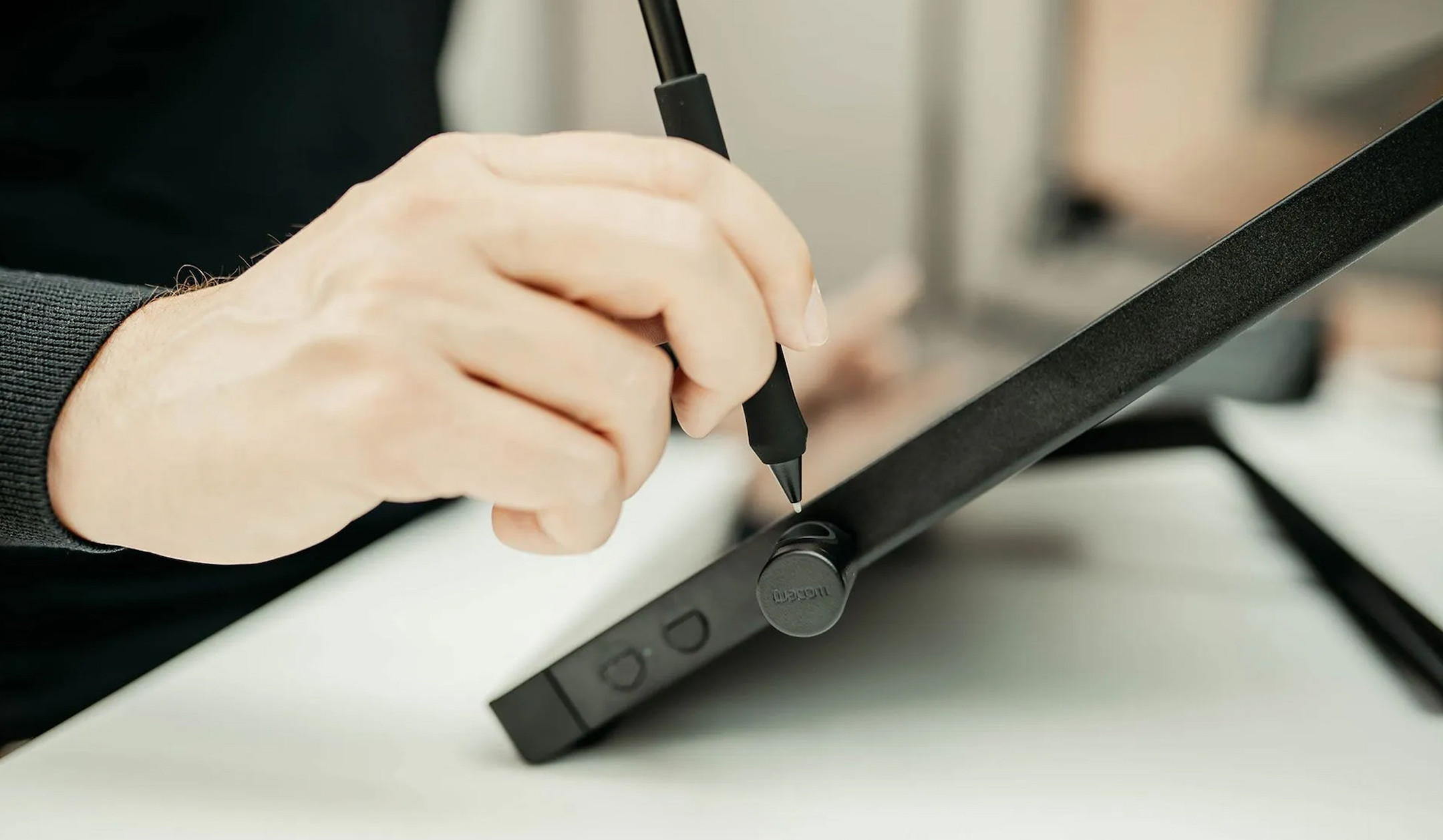 Wacom-Cintiq-24-Touch-pen-display-met-verstelbare-standaard