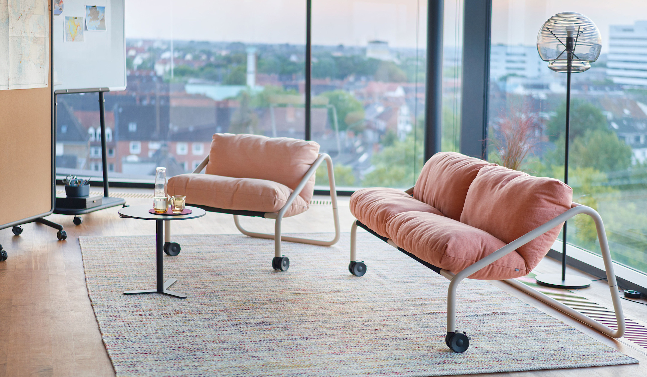 Sedus-se-lab-sofa-single-mobiler-Einzelsessel-auf-Rollen-fur-agile-Arbeitswelten