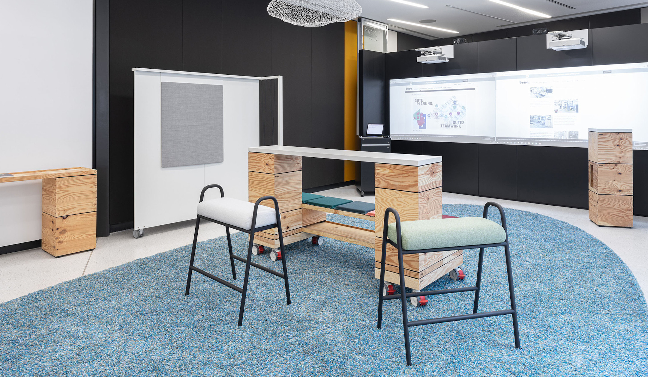 Bene-U-TURN-Sitzgelegenheit-auf-Rollen-oder-Gleitern-optional-mit-schwenkbarem-Aufsatztisch