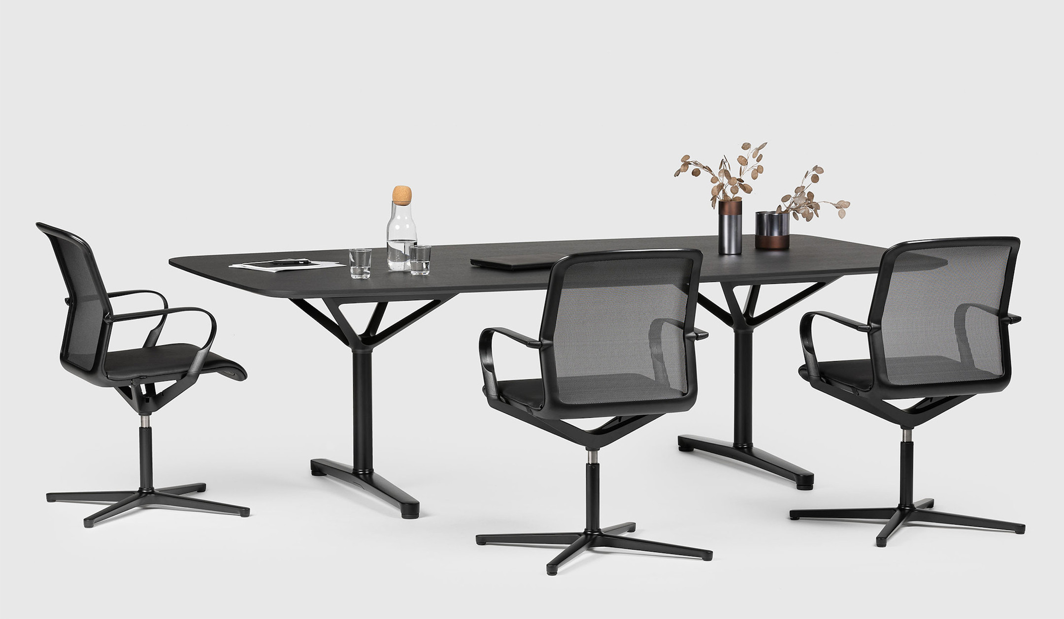 Bene-FILO-Table-ovaler-Besprechungstisch-mit-einteiliger-Tischplatte-fur-den-schnellen-Austausch