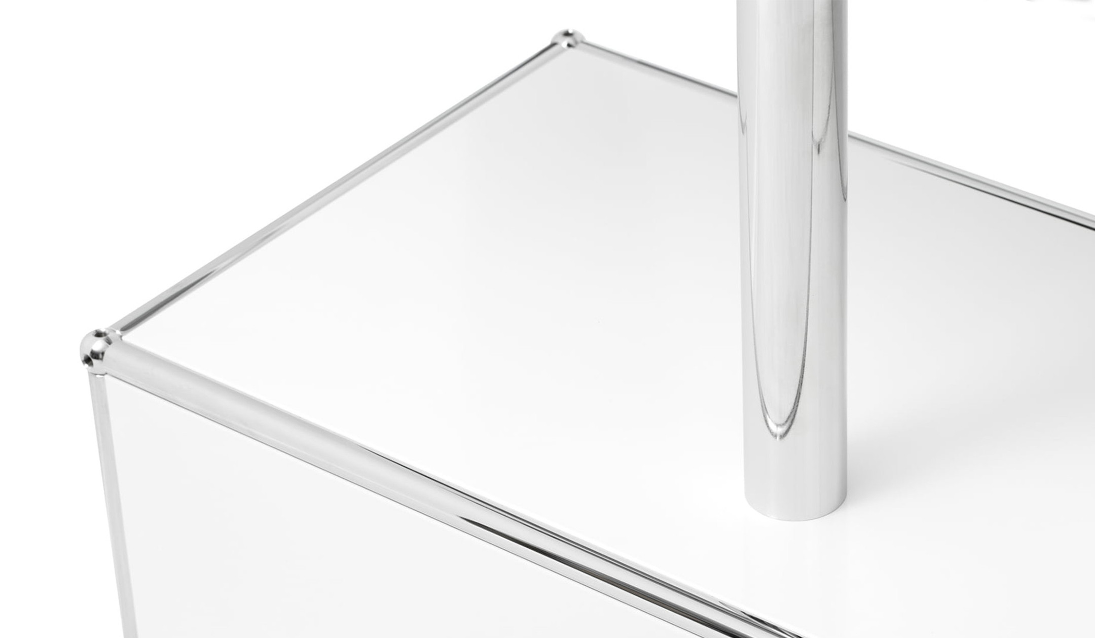 infoWERK-FM150-lowBOARD-mit-Halterung-fur-Displays-bis-86-Zoll-fur-elegante-Besprechungsraume