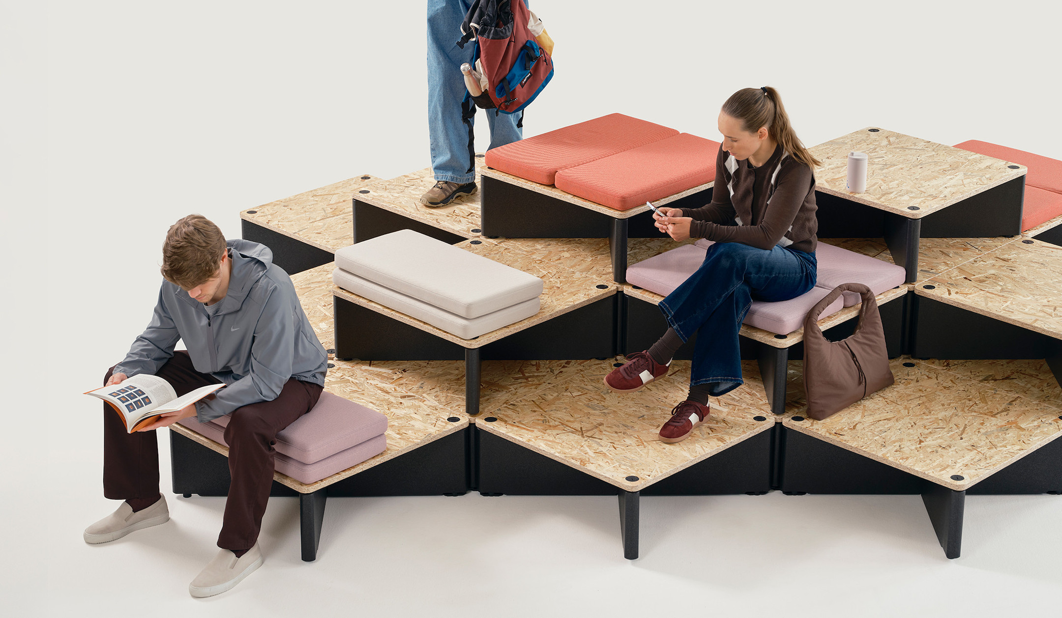 Vitra-Reset-modulares-Mobelelement-fur-individuelle-Sitzlandschaften-Tribunen-und-Moderationspodeste