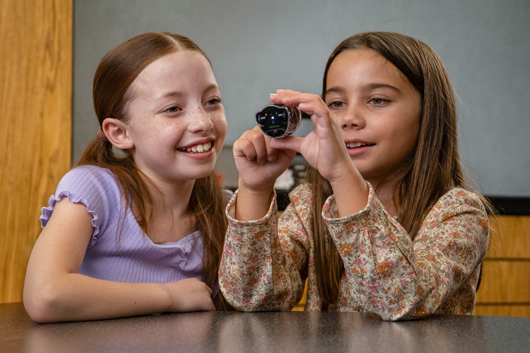 ozobot-ari-entry-kit-mit-einem-roboter