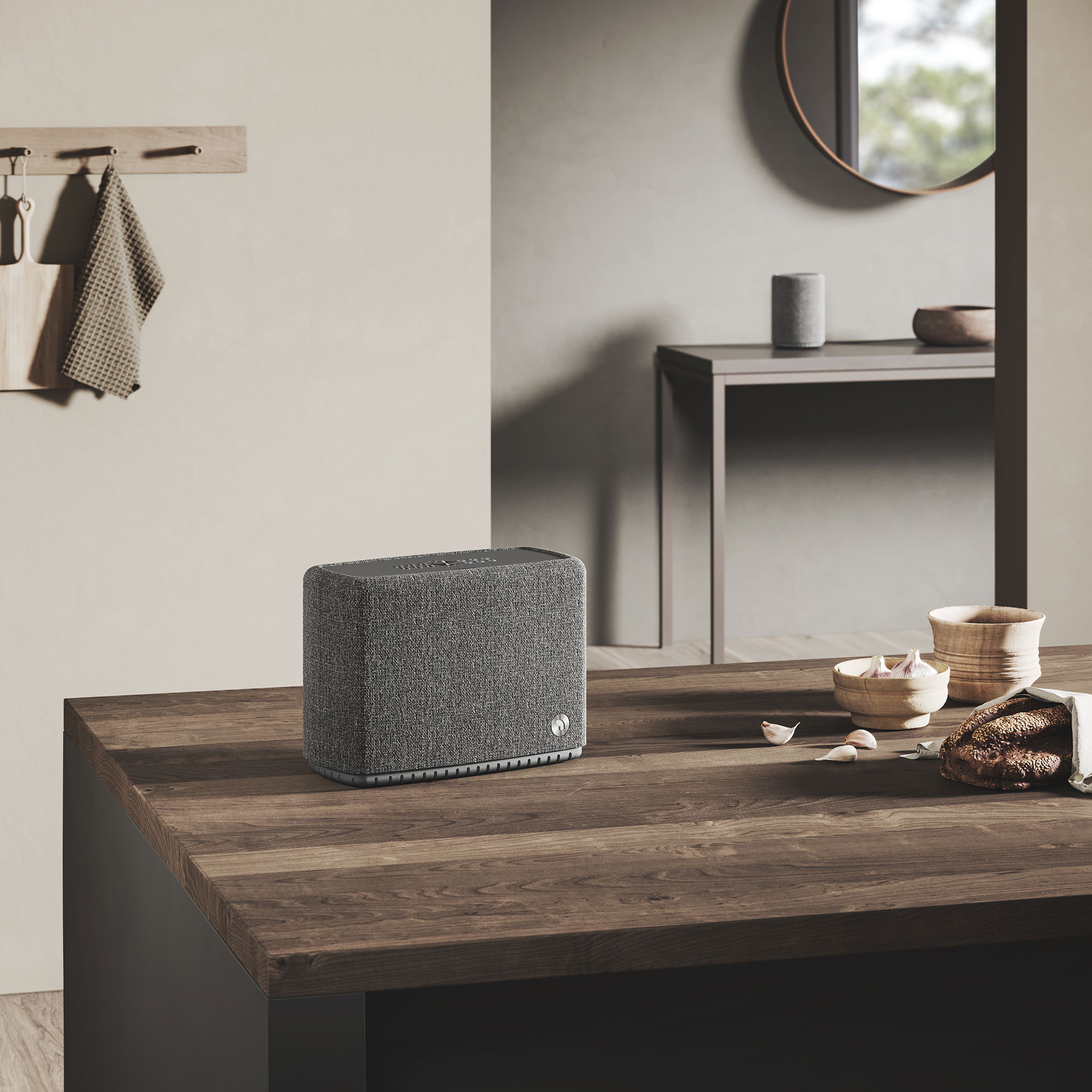 Audio-Pro-A15-portabler-spritzwasserfester-Multiroom-Lautsprecher-in-Dunkelgrau