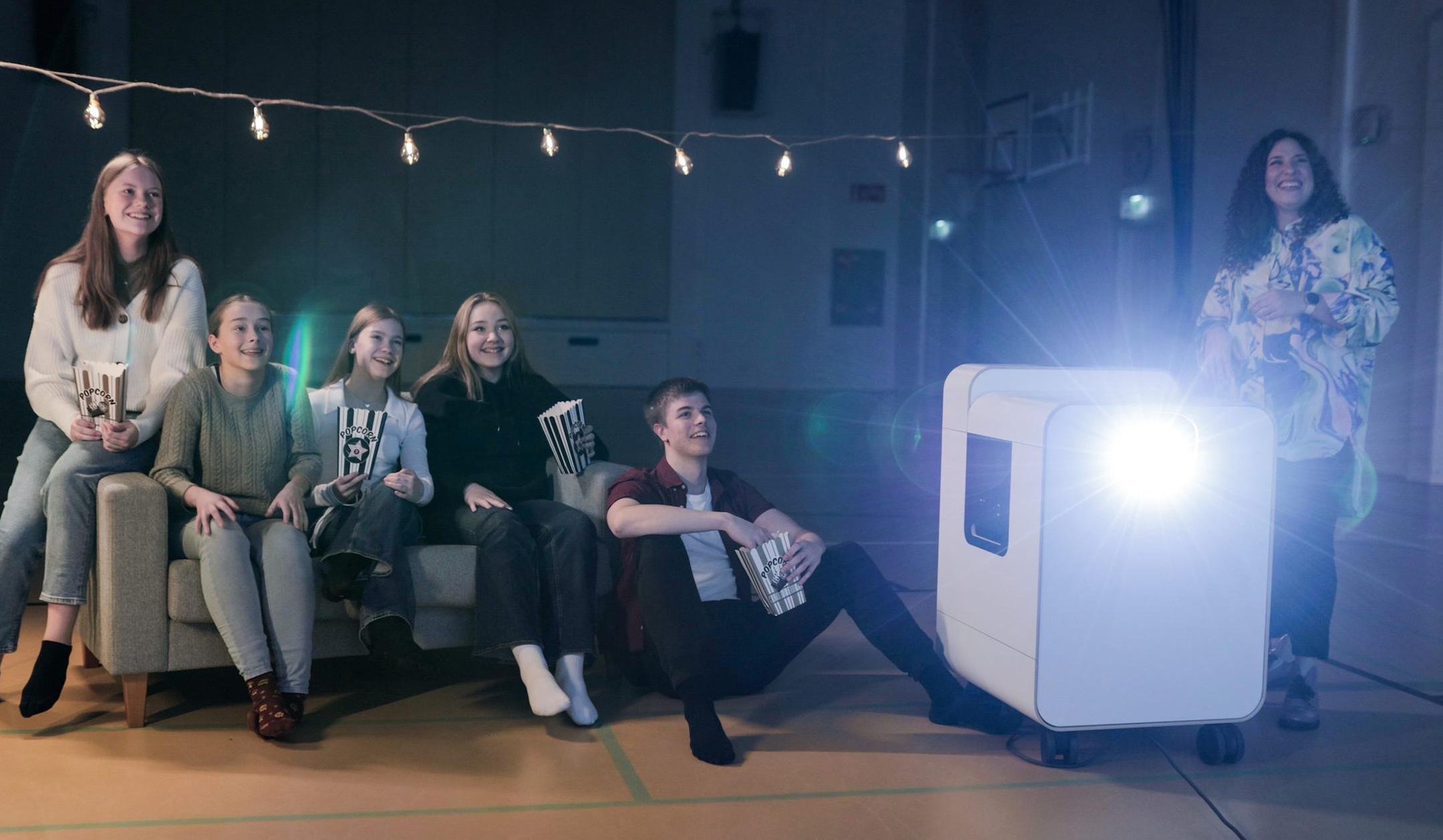 Artome-X20-Medienmobel-mit-Platz-fur-Hochleistungs-Projektor-inkl-starkem-Sound-fur-Events-und-grosse-Flachen-in-weiss