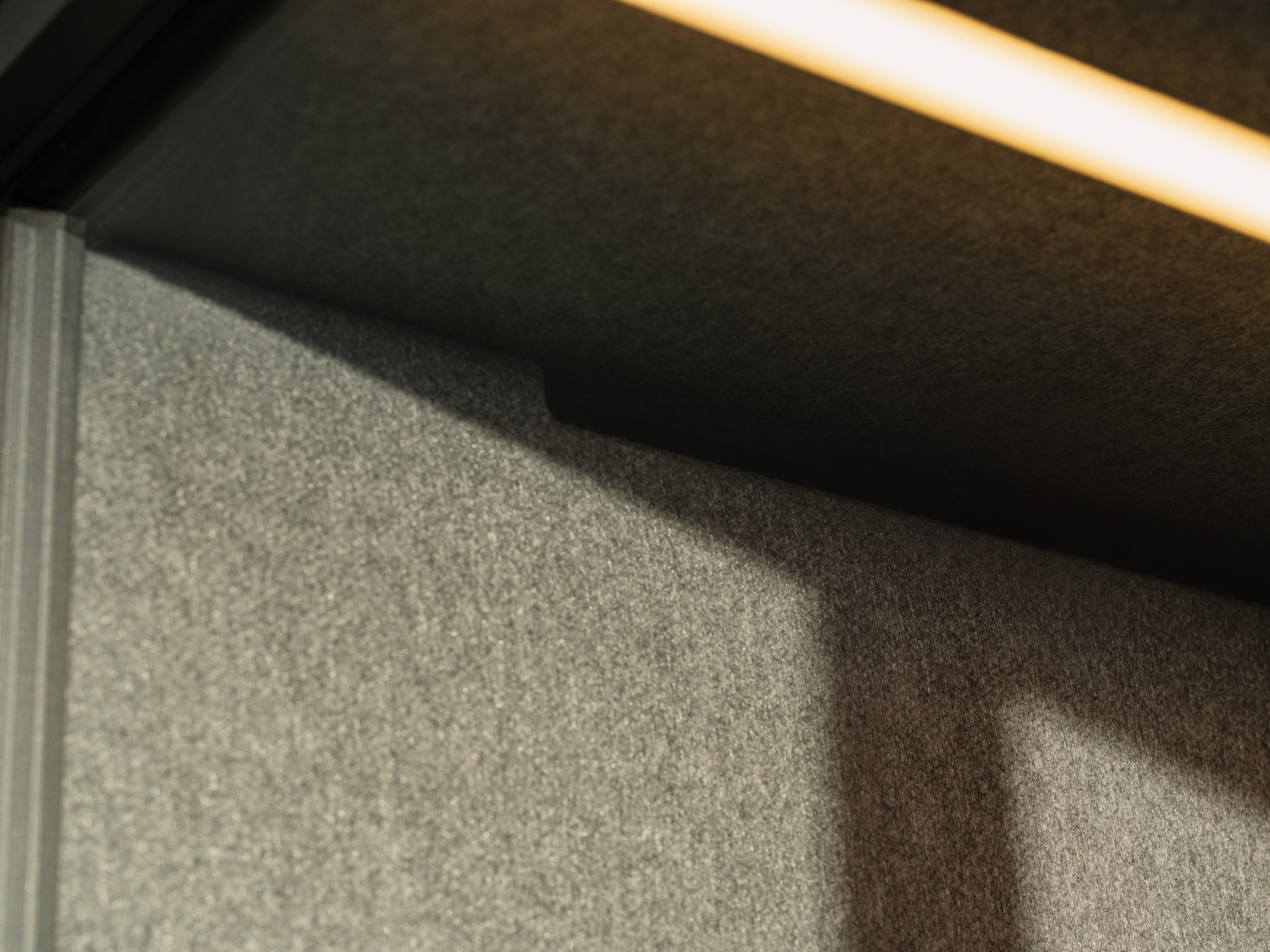 Berlin-Acoustics-FOCUS-Schallisolierende-Telefonbox-mit-integriertem-Tisch-fur-eine-Person