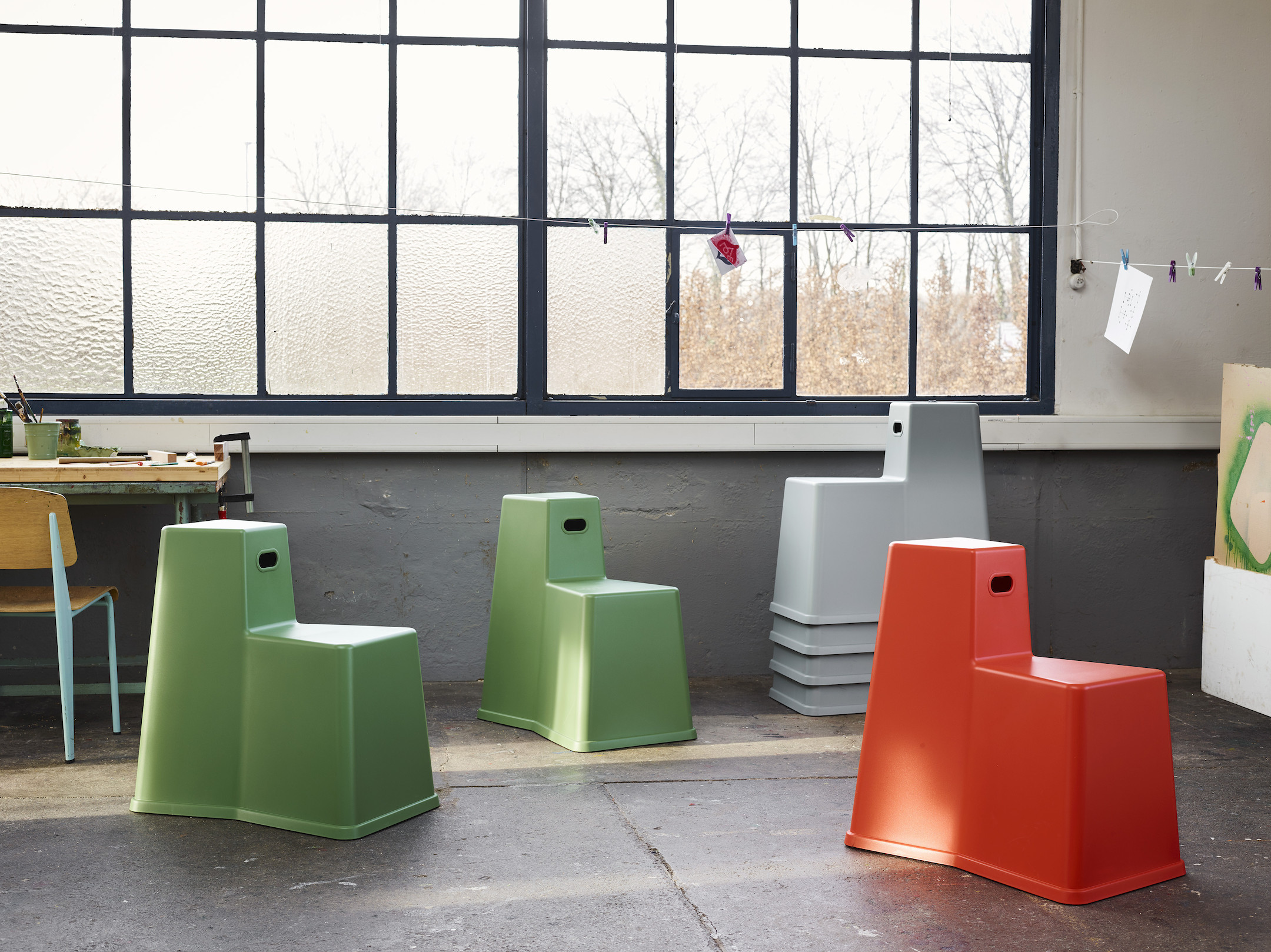 Vitra-Stool-Tool-Multifunktionshocker-fur-kreative-Arbeitsbereiche