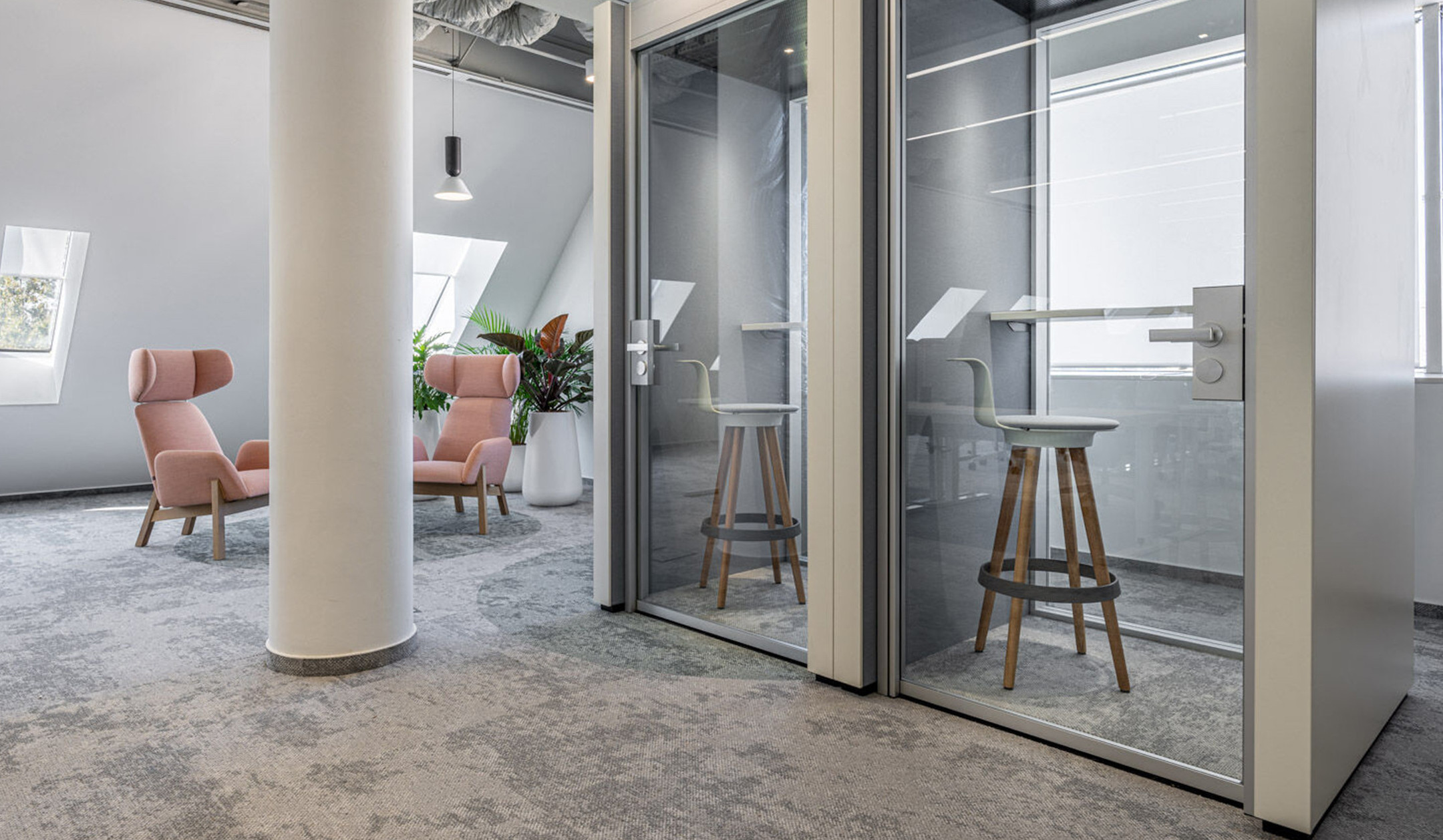 Bene-TIMBA-Stool-in-Steh-oder-Sitzhohe-aus-Massivholz-optional-mit-Lehne