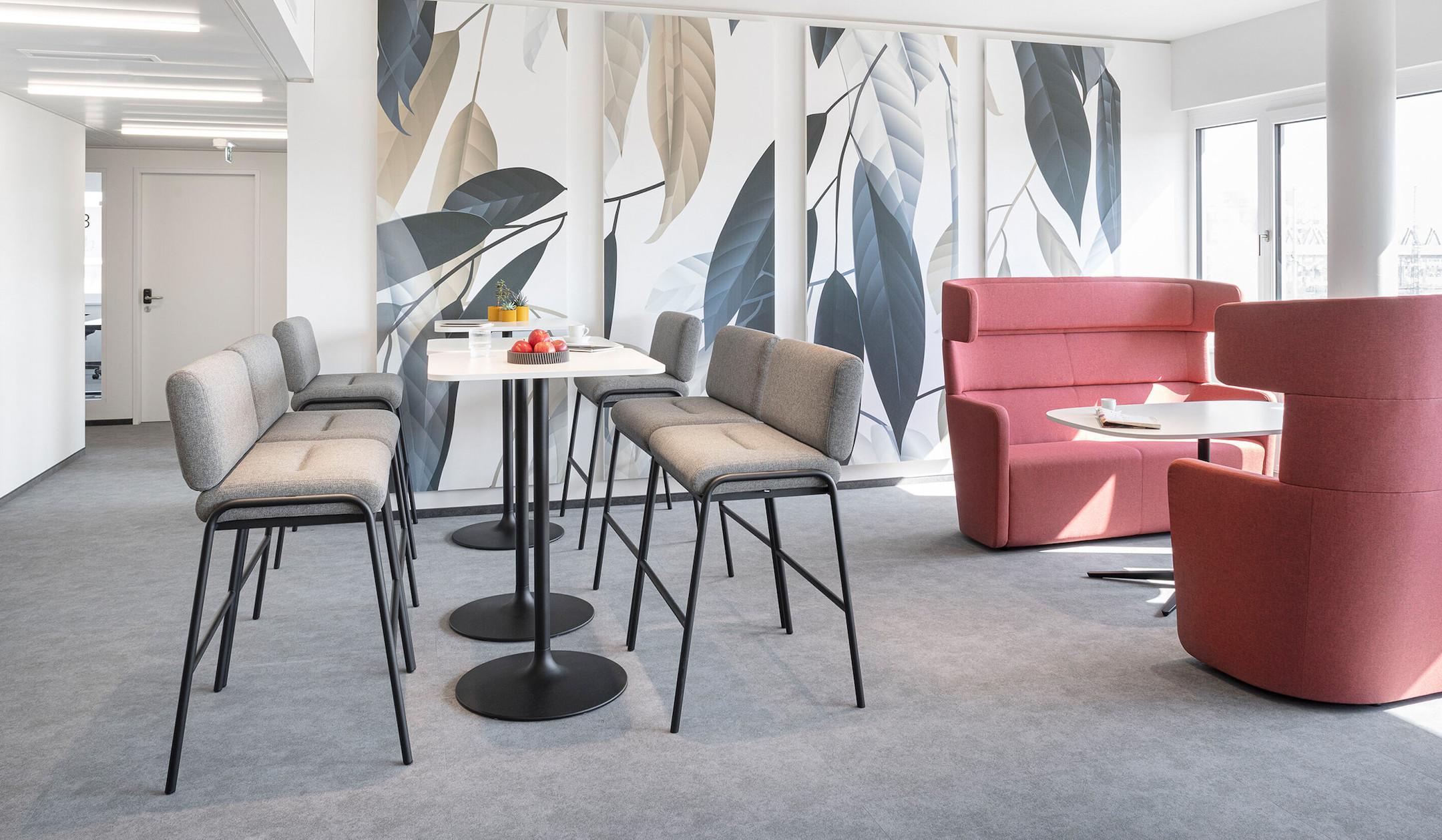 Bene-CASUAL-Table-High-Besprechungstisch-in-Stehhohe-mit-individuell-konfigurierbarer-Plattenform