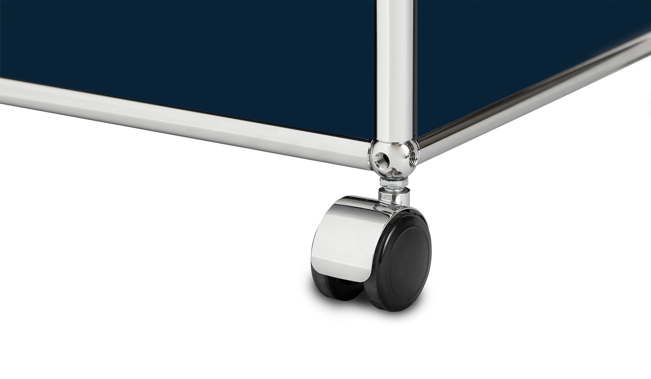 infoWERK-FM150-lowBOARD-mit-Halterung-fur-Displays-bis-86-Zoll-fur-elegante-Besprechungsraume