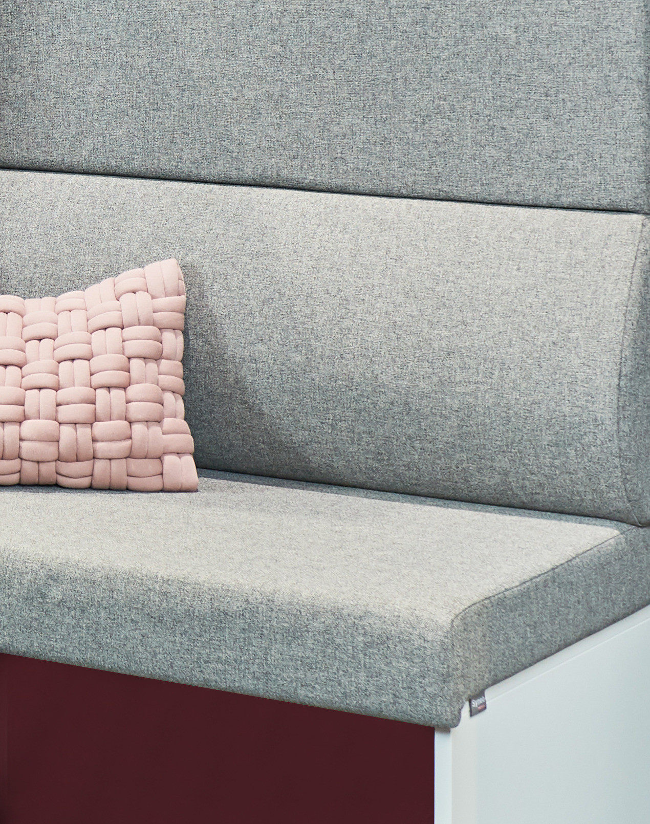 ASSMANN-Syneo-Part-Diner-Loungemobel-mit-Schallschutz-und-hohen-Ruckenelementen-fur-Open-Offices