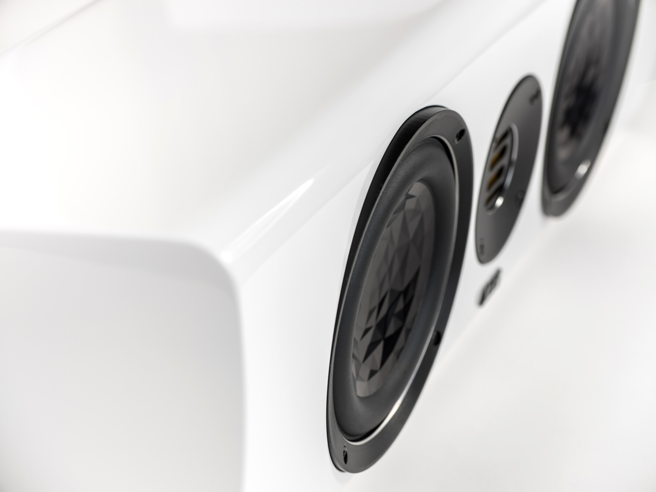 ELAC-Vela-CC-401-2-Weiss-Hochglanz
