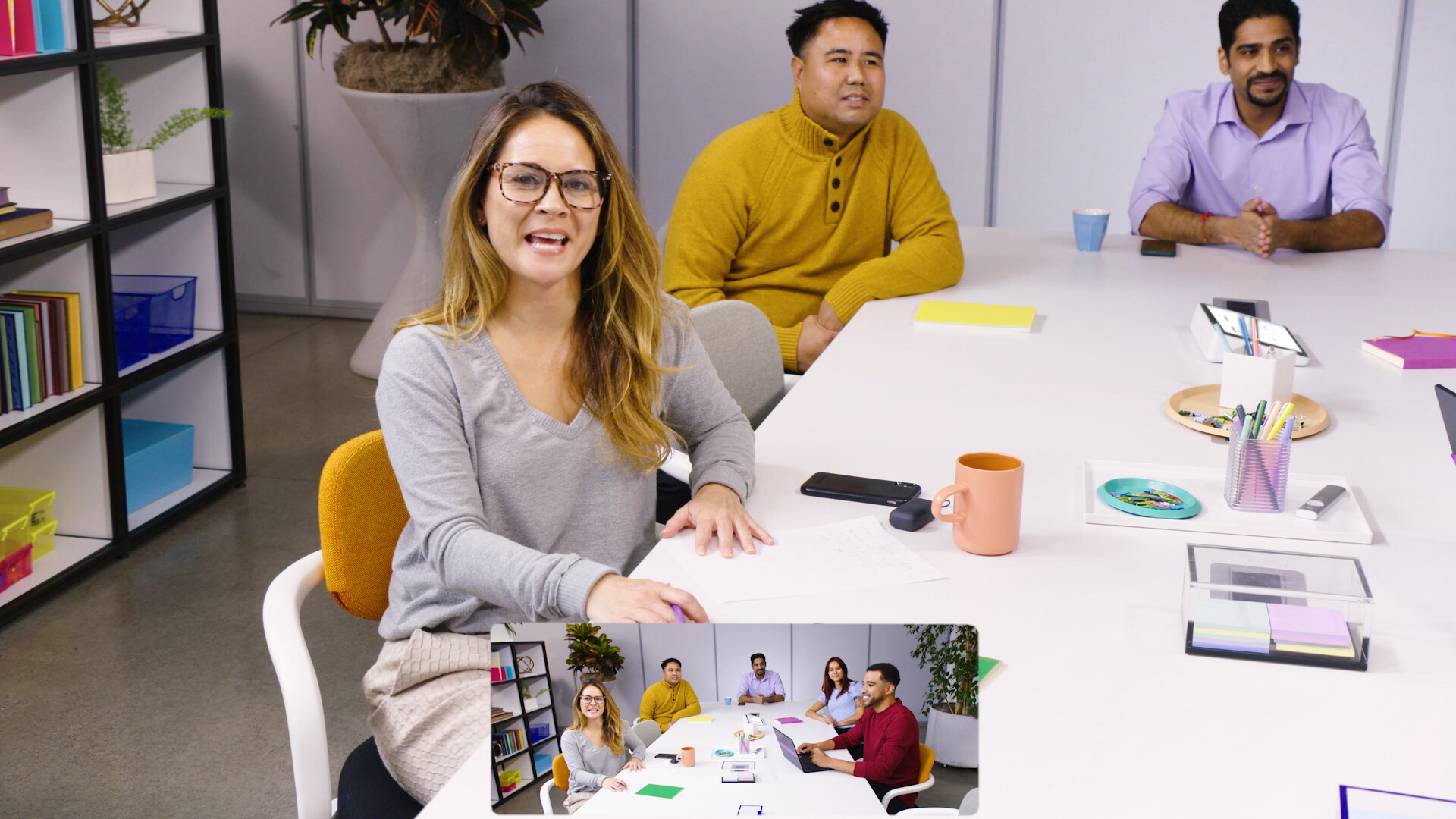 Logitech-Rally-Bar-Mini-alles-in-een-videobar-voor-kleine-ruimtes-4K-30fps-4xZoom-120-grafiet-Demo