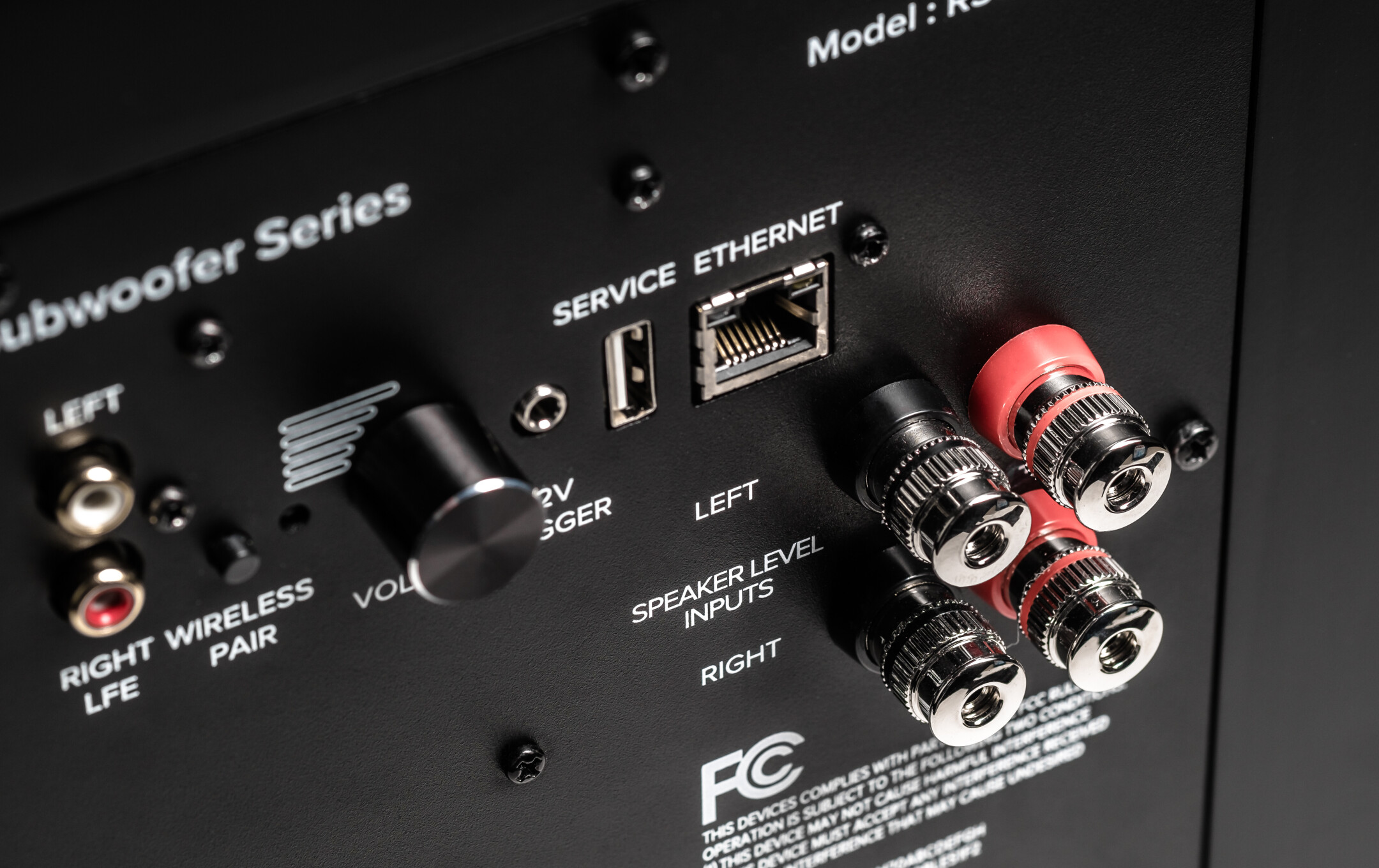 ELAC-Reference-Series-RS500-SB-Subwoofer-met-10-driver-gesloten-bedienbaar-via-App-500W-versterkermodule-satijnzwart