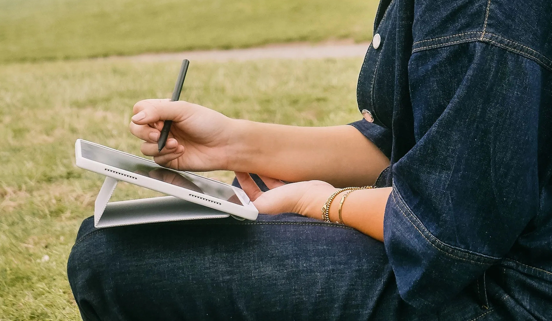 Wacom-MovinkPad-11-hoesje-met-standaard-en-penhouder
