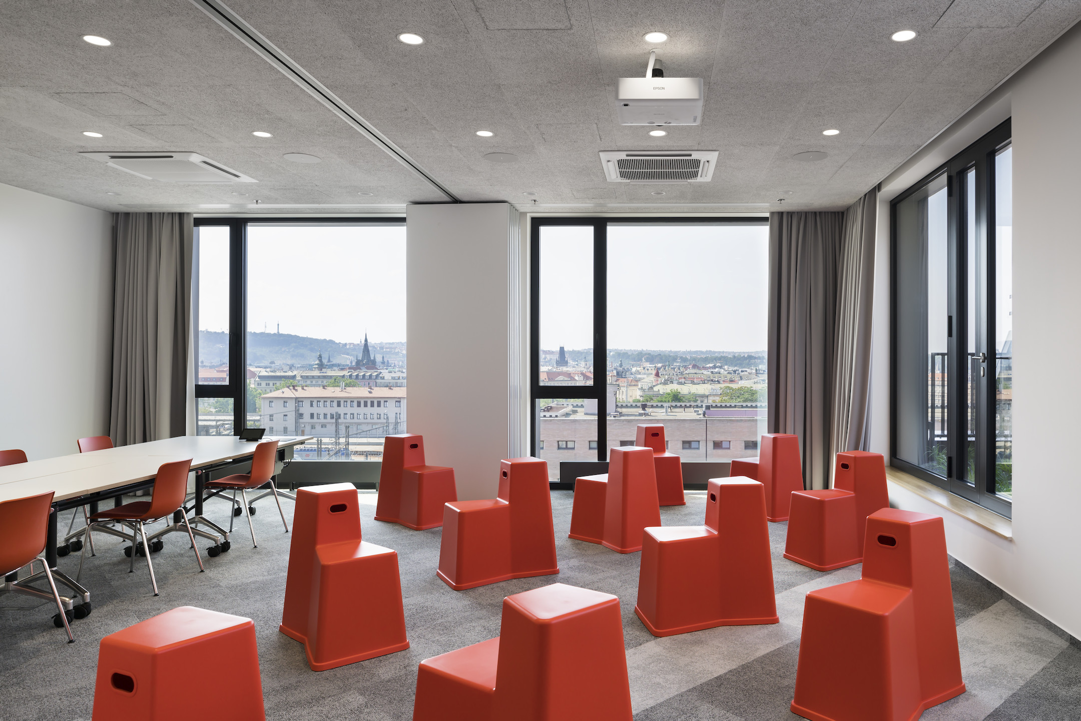 Vitra-Stool-Tool-Multifunktionshocker-fur-kreative-Arbeitsbereiche