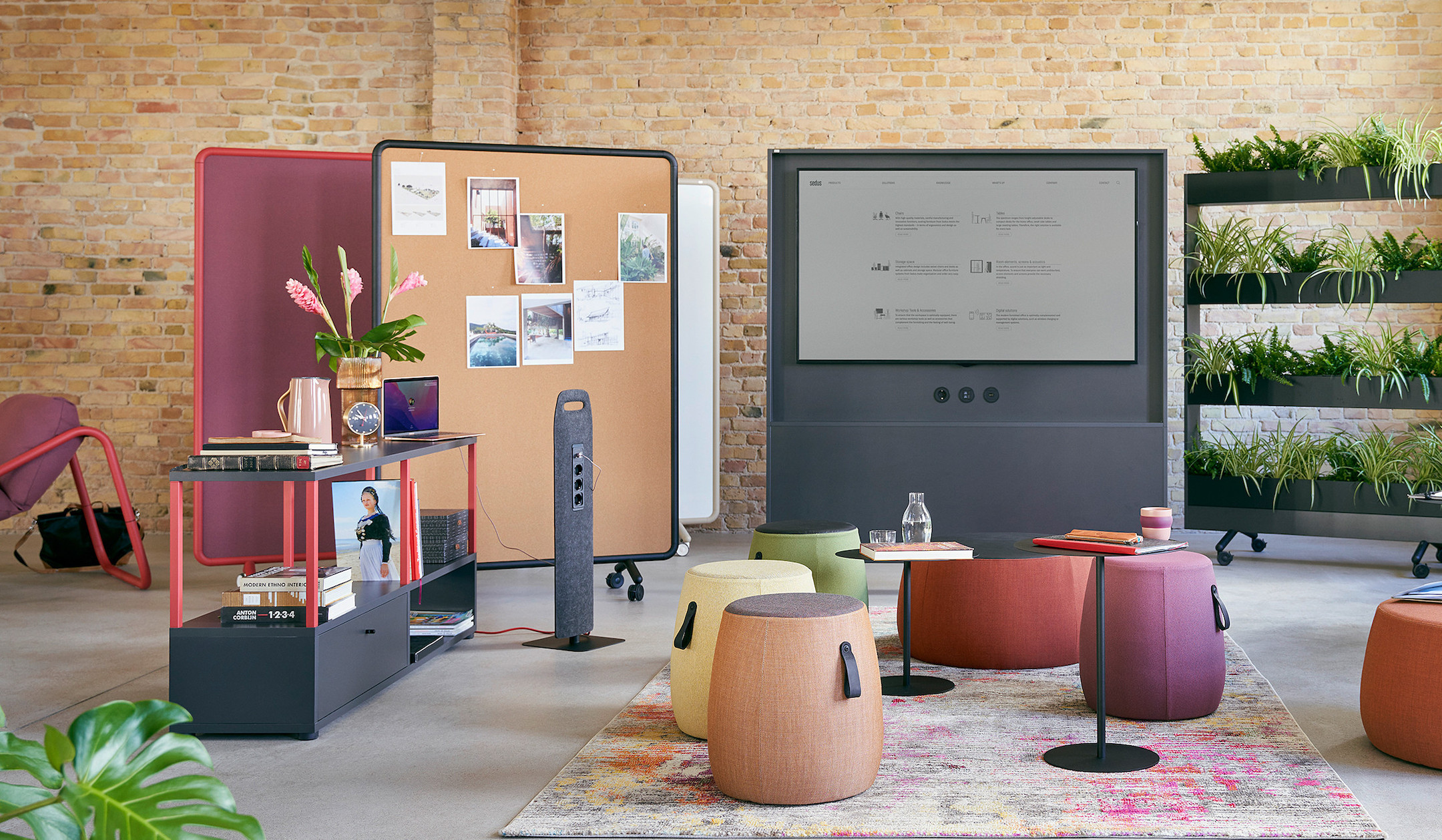 Sedus-se-lab-fabricwall-mobile-pinnbare-Stellwand-auf-Rollen-fur-agile-Buros