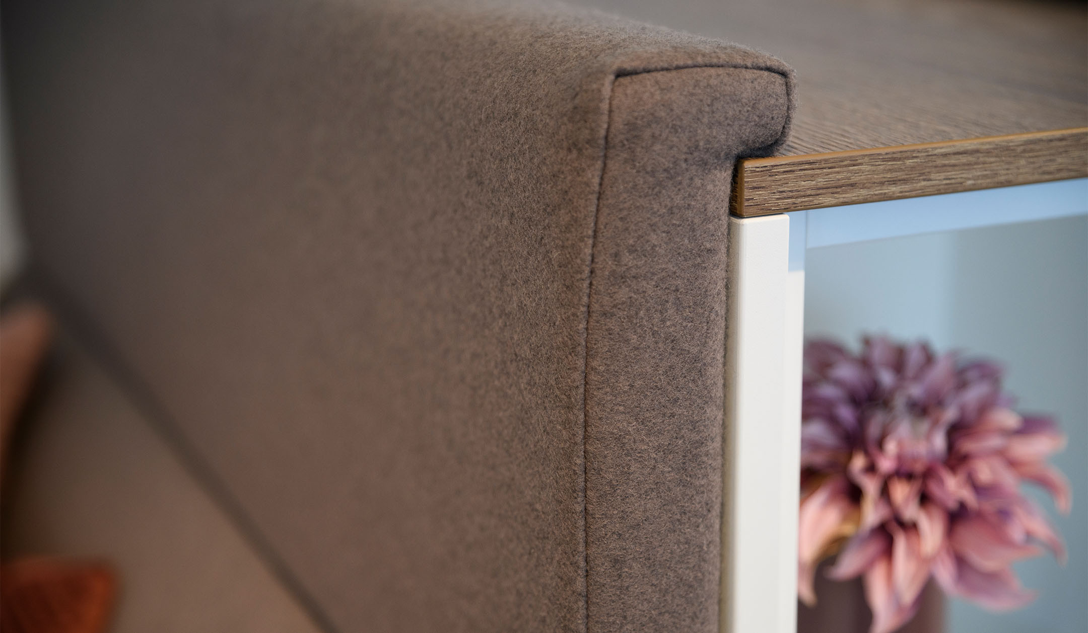 ASSMANN-Syneo-Part-Diner-Loungemobel-mit-Schallschutz-und-hohen-Ruckenelementen-fur-Open-Offices